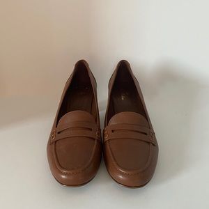 Brooks Brothers Women’s Stacked Heel Pumps